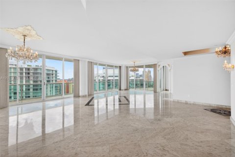 Купить кондоминиум в Санни-Айлс-Бич, Флорида 4 спальни, 362.88м2, № 2171900 - фото 13