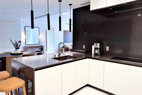 Condo in Miami, Florida, 2 bedrooms  № 1888959 - photo 5