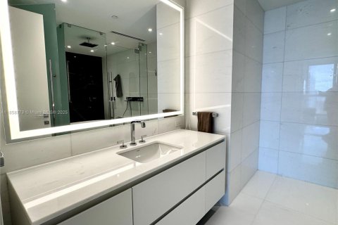 Condo in Miami, Florida, 2 bedrooms  № 1888959 - photo 17