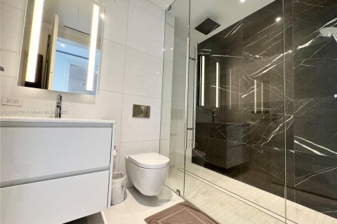 Condo in Miami, Florida, 2 bedrooms  № 1888959 - photo 25