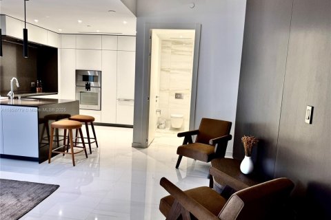 Condo in Miami, Florida, 2 bedrooms  № 1888959 - photo 3