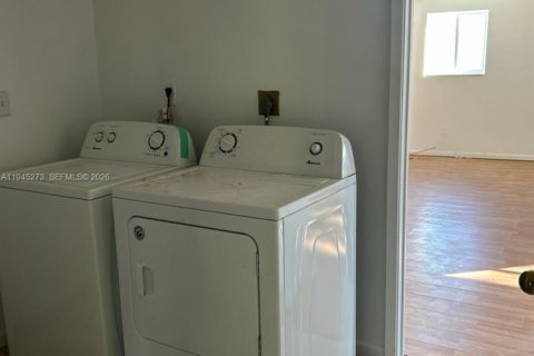 Villa ou maison à louer à Miami, Floride: 3 chambres, 198.25 m2 № 2003180 - photo 4