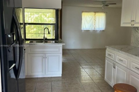 Villa ou maison à louer à Miami, Floride: 3 chambres, 198.25 m2 № 2003180 - photo 6