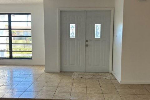 Villa ou maison à louer à Miami, Floride: 3 chambres, 198.25 m2 № 2003180 - photo 9