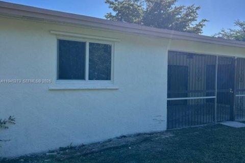 Villa ou maison à louer à Miami, Floride: 3 chambres, 198.25 m2 № 2003180 - photo 12