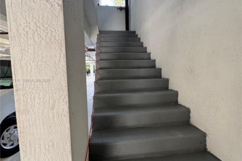 Apartment in Miami, Florida 3 bedrooms, 92.34 sq.m. № 1951841 - photo 5