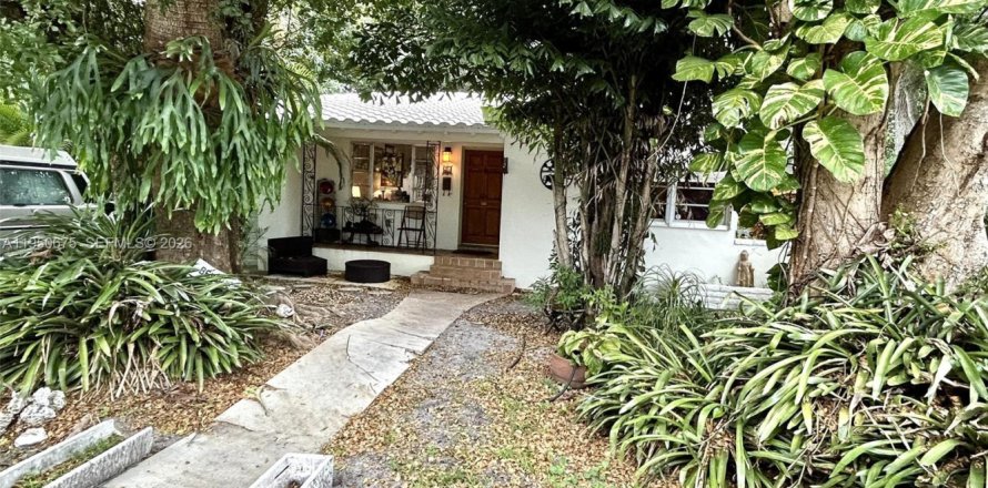 House in Miami Shores, Florida 3 bedrooms, 135.64 sq.m. № 2007349