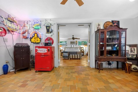 House in Miami Shores, Florida 3 bedrooms, 135.64 sq.m. № 2007349 - photo 16