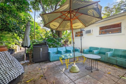 House in Miami Shores, Florida 3 bedrooms, 135.64 sq.m. № 2007349 - photo 28