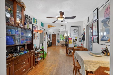 House in Miami Shores, Florida 3 bedrooms, 135.64 sq.m. № 2007349 - photo 18