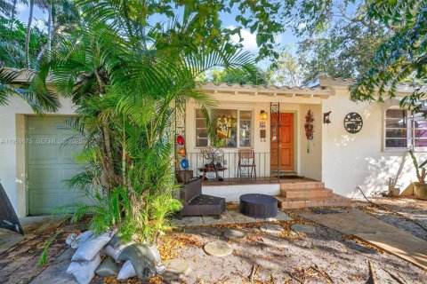 House in Miami Shores, Florida 3 bedrooms, 135.64 sq.m. № 2007349 - photo 2