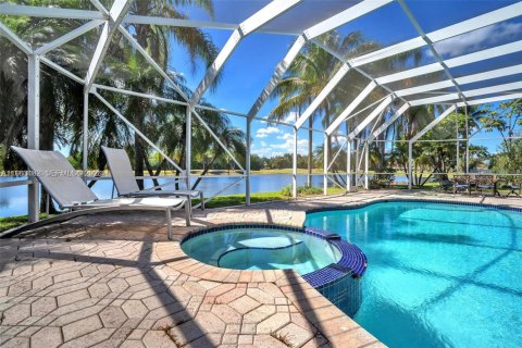 Villa ou maison à louer à Pembroke Pines, Floride: 5 chambres, 339.93 m2 № 2025162 - photo 12