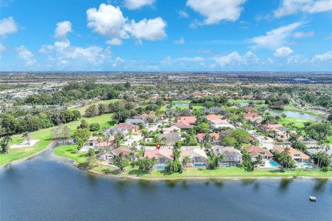 Villa ou maison à louer à Pembroke Pines, Floride: 5 chambres, 339.93 m2 № 2025162 - photo 16