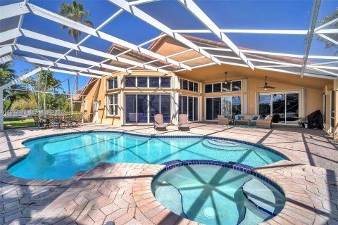 Villa ou maison à louer à Pembroke Pines, Floride: 5 chambres, 339.93 m2 № 2025162 - photo 11