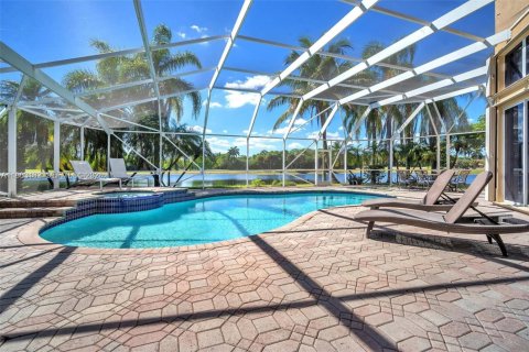 Villa ou maison à louer à Pembroke Pines, Floride: 5 chambres, 339.93 m2 № 2025162 - photo 13