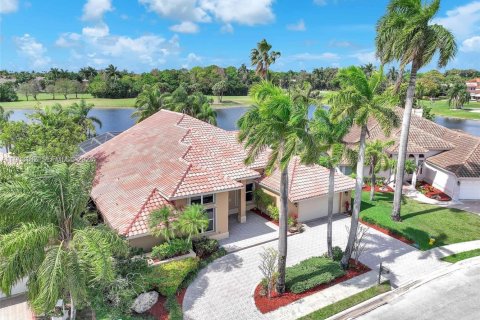 Villa ou maison à louer à Pembroke Pines, Floride: 5 chambres, 339.93 m2 № 2025162 - photo 3