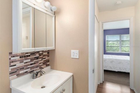 Condo in Bradenton, Florida, 1 bedroom  № 2239469 - photo 7