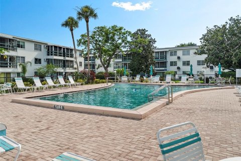 Condo in Bradenton, Florida, 1 bedroom  № 2239469 - photo 11