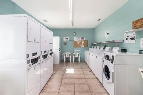 Condo in Bradenton, Florida, 1 bedroom  № 2239469 - photo 9