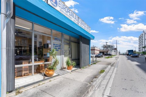 Immobilier commercial à vendre à Miami, Floride № 2081705 - photo 4