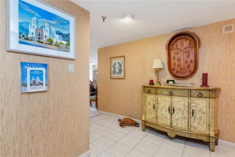 Condo in Tampa, Florida, 2 bedrooms  № 2211177 - photo 8