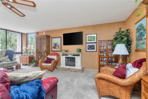 Condo in Tampa, Florida, 2 bedrooms  № 2211177 - photo 11