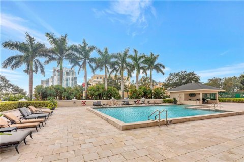 Condo in Tampa, Florida, 2 bedrooms  № 2211177 - photo 25