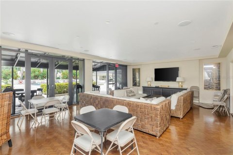 Condo in Tampa, Florida, 2 bedrooms  № 2211177 - photo 24