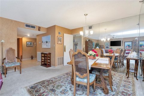 Condo in Tampa, Florida, 2 bedrooms  № 2211177 - photo 9