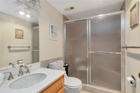 Condo in Tampa, Florida, 2 bedrooms  № 2211177 - photo 23