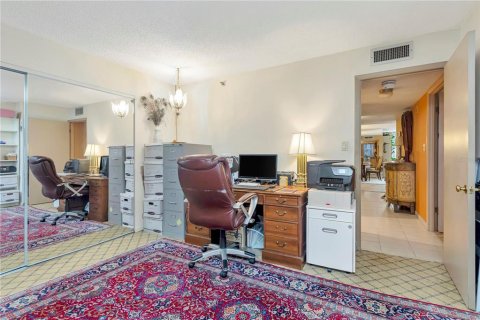 Condo in Tampa, Florida, 2 bedrooms  № 2211177 - photo 22