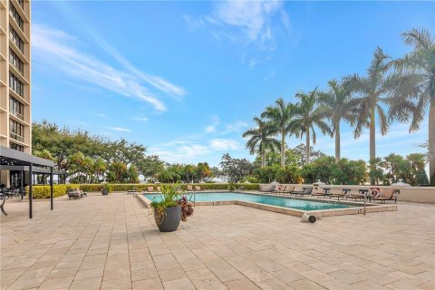 Condo in Tampa, Florida, 2 bedrooms  № 2211177 - photo 28