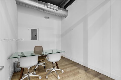 Купить коммерческую недвижимость в Майами, Флорида № 2046264 - фото 8