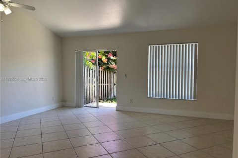 Townhouse in Hallandale Beach, Florida 2 bedrooms, 90.3 sq.m. № 2261474 - photo 6