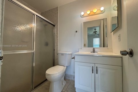 Townhouse in Hallandale Beach, Florida 2 bedrooms, 90.3 sq.m. № 2261474 - photo 14
