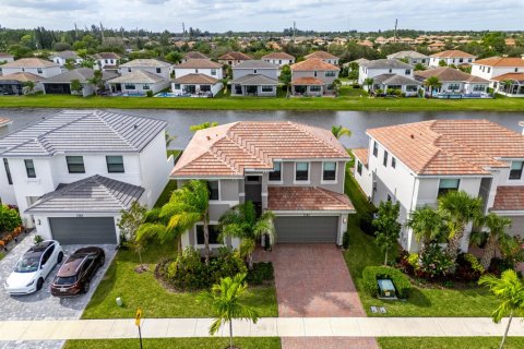 Villa ou maison à Lake Worth, Floride 6 chambres, 272.3 m2 № 2286038