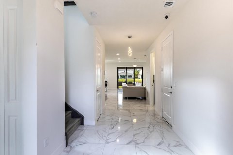 Villa ou maison à louer à Lake Worth, Floride: 6 chambres, 272.3 m2 № 2286038 - photo 5