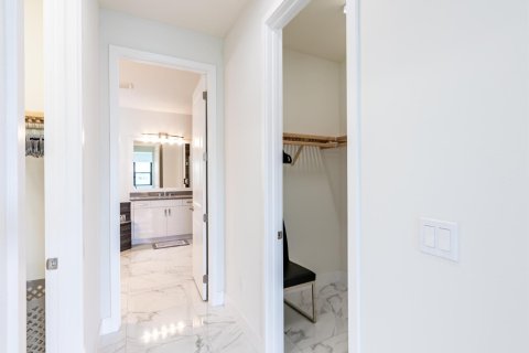 Villa ou maison à louer à Lake Worth, Floride: 6 chambres, 272.3 m2 № 2286038 - photo 20