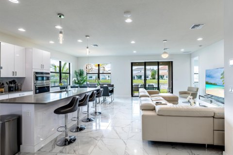 Villa ou maison à louer à Lake Worth, Floride: 6 chambres, 272.3 m2 № 2286038 - photo 11