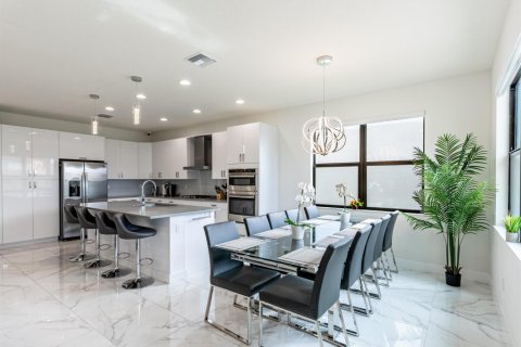 Villa ou maison à louer à Lake Worth, Floride: 6 chambres, 272.3 m2 № 2286038 - photo 12