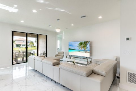 Villa ou maison à louer à Lake Worth, Floride: 6 chambres, 272.3 m2 № 2286038 - photo 15