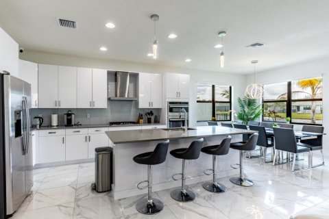 Villa ou maison à louer à Lake Worth, Floride: 6 chambres, 272.3 m2 № 2286038 - photo 10
