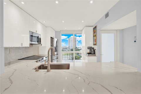 Copropriété à vendre à Pompano Beach, Floride: 2 chambres, 111.48 m2 № 1934448 - photo 3