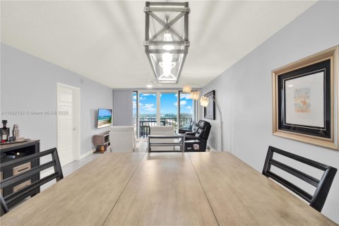 Copropriété à vendre à Pompano Beach, Floride: 2 chambres, 111.48 m2 № 1934448 - photo 11