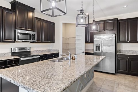 Villa ou maison à vendre à Kissimmee, Floride: 4 chambres, 253.34 m2 № 2238939 - photo 4