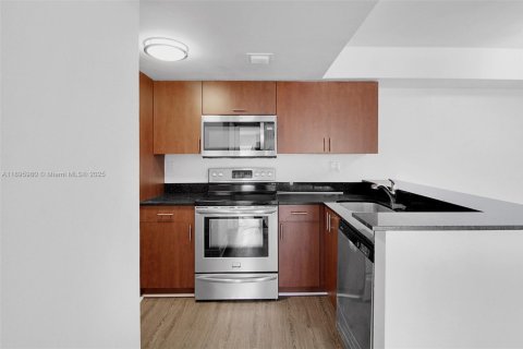 Condominio en venta en Hialeah, Florida, 2 dormitorios, 90.67 m2 № 1952026 - foto 12