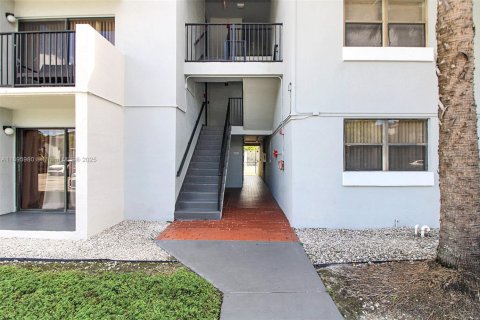 Condominio en venta en Hialeah, Florida, 2 dormitorios, 90.67 m2 № 1952026 - foto 23