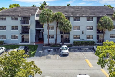 Condominio en venta en Hialeah, Florida, 2 dormitorios, 90.67 m2 № 1952026 - foto 4