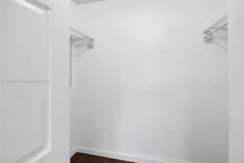 Condominio en venta en Hialeah, Florida, 2 dormitorios, 90.67 m2 № 1952026 - foto 16