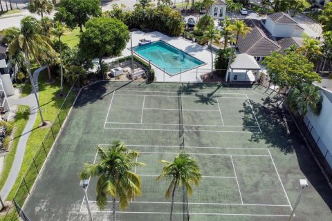 Condominio en venta en Hialeah, Florida, 2 dormitorios, 90.67 m2 № 1952026 - foto 5